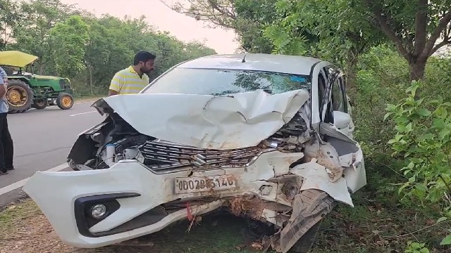 car hits tree in Odisha's Koraput