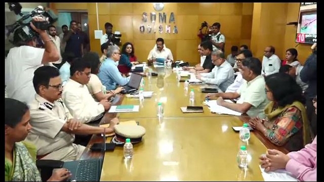 Suresh Pujari reviews Cyclone 'Montha' preparedness