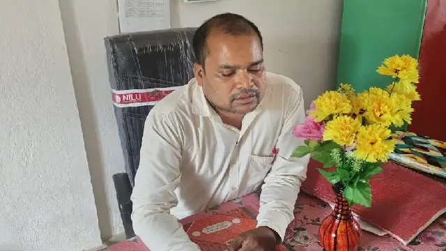 vigilance apprehends head master in-charge